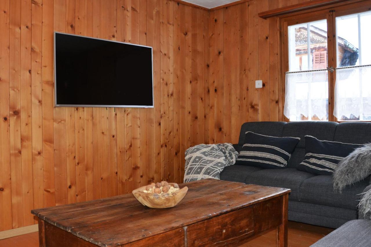 Alte Post Mit Geschichte Und Restaurant Apartment Tavanasa Ngoại thất bức ảnh