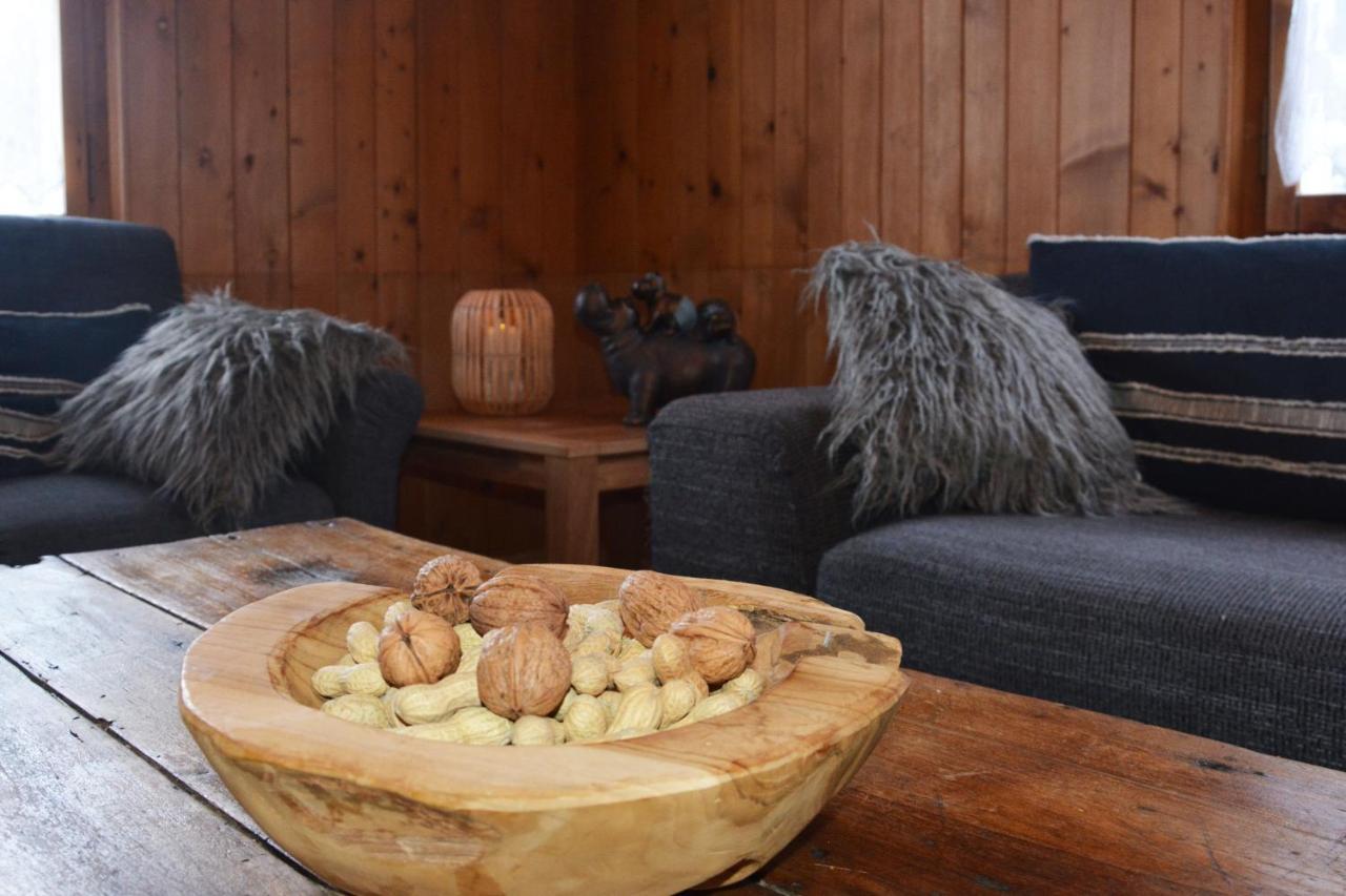 Alte Post Mit Geschichte Und Restaurant Apartment Tavanasa Ngoại thất bức ảnh
