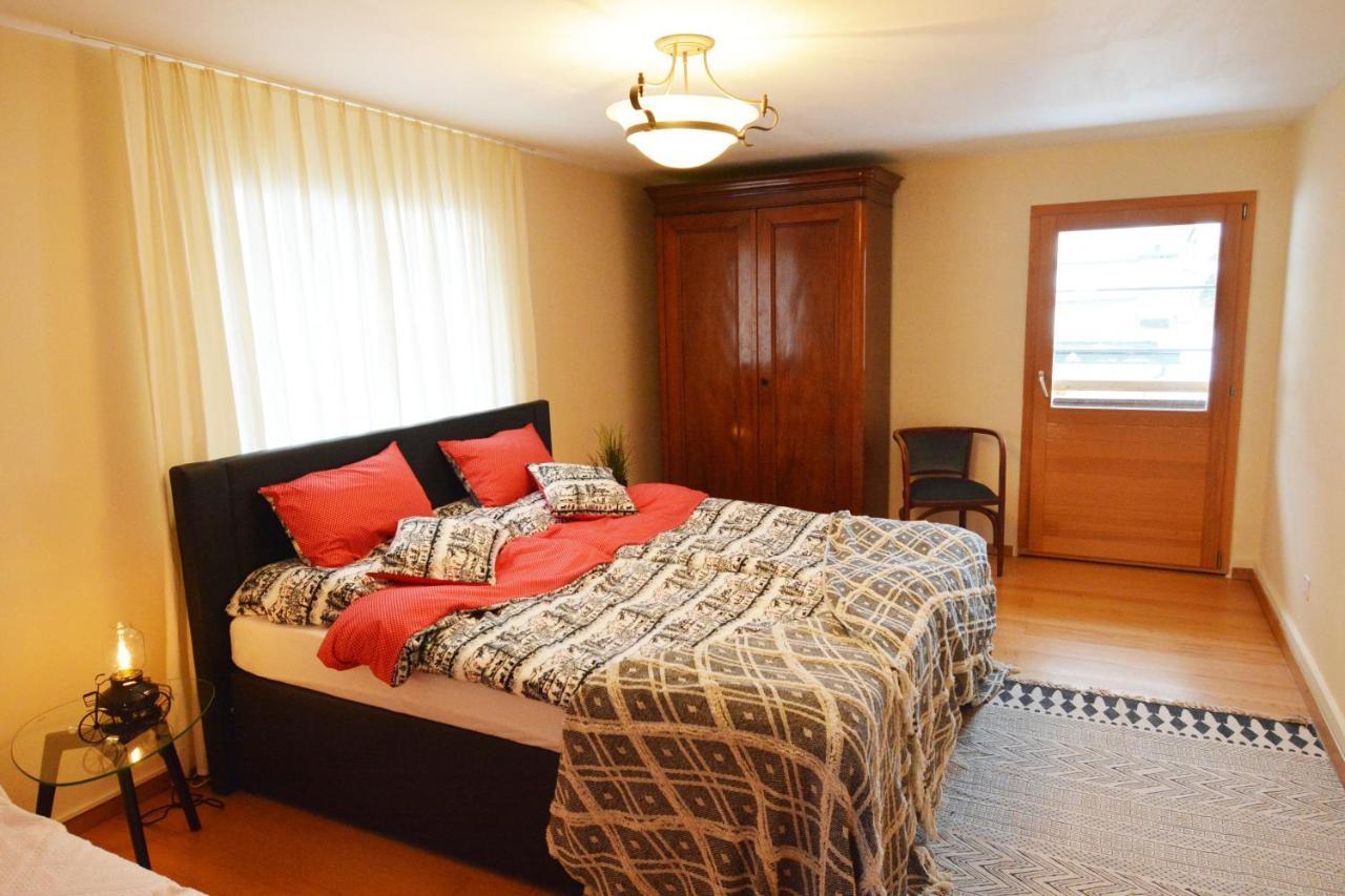 Alte Post Mit Geschichte Und Restaurant Apartment Tavanasa Ngoại thất bức ảnh