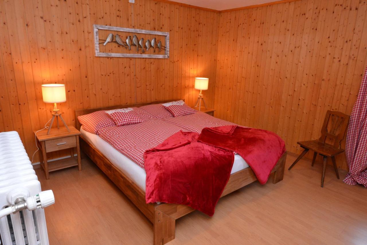 Alte Post Mit Geschichte Und Restaurant Apartment Tavanasa Ngoại thất bức ảnh