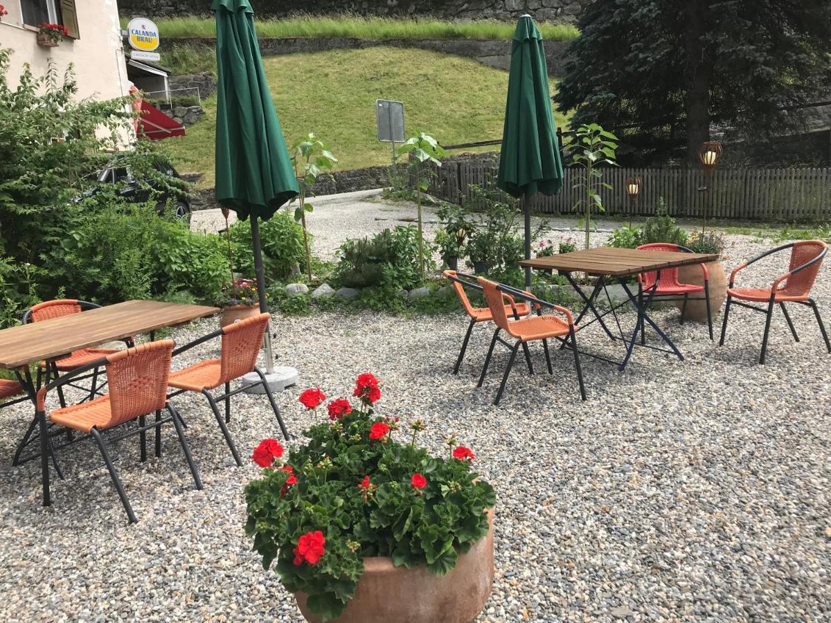 Alte Post Mit Geschichte Und Restaurant Apartment Tavanasa Ngoại thất bức ảnh