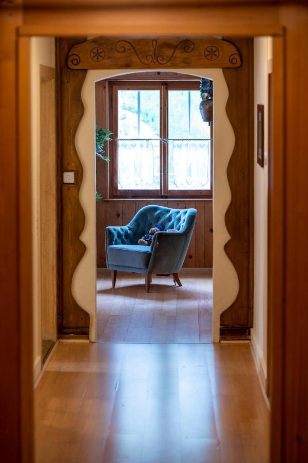 Alte Post Mit Geschichte Und Restaurant Apartment Tavanasa Ngoại thất bức ảnh